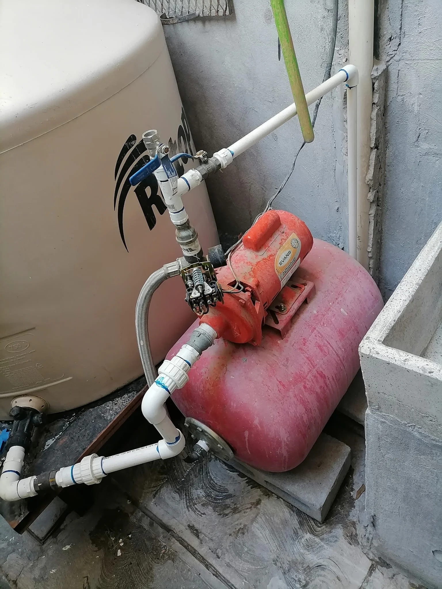 bomba-de-agua-hidro-tinaco-instalado